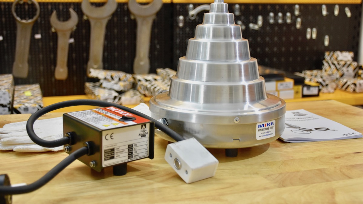 Bộ điều khiển nhỏ gọn trên máy gia nhiệt bạc đạn CHC